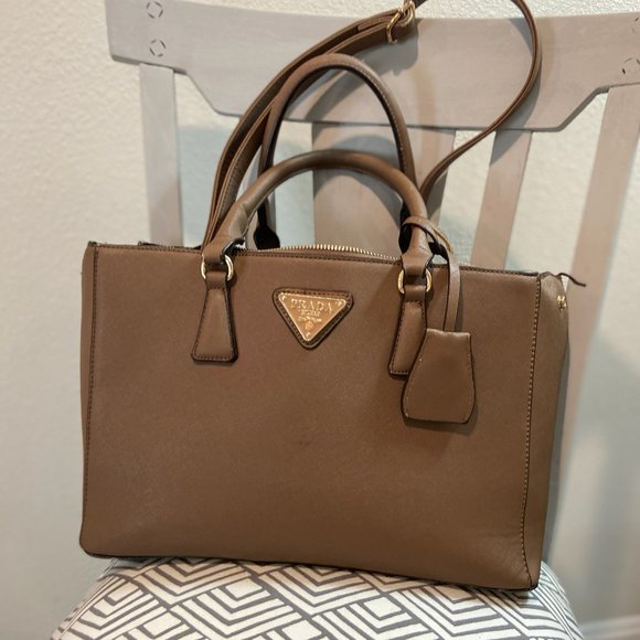 Prada handbag - Picture 2 of 3